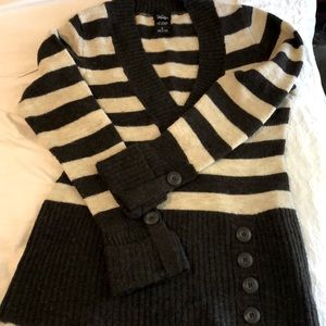 Brown and cream striped long sleeve sweater. L Vanity. Very flattering.